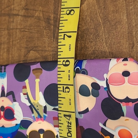EUC Disney Parks Wristlet Mod Storage Zip Pouch Wallet Bag Purse Women's - Picture 7 of 7